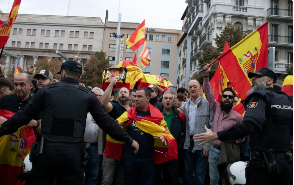 Ribuan warga Ceuta Spanyol Demo Protes dan Minta Solusi Krisis Migran